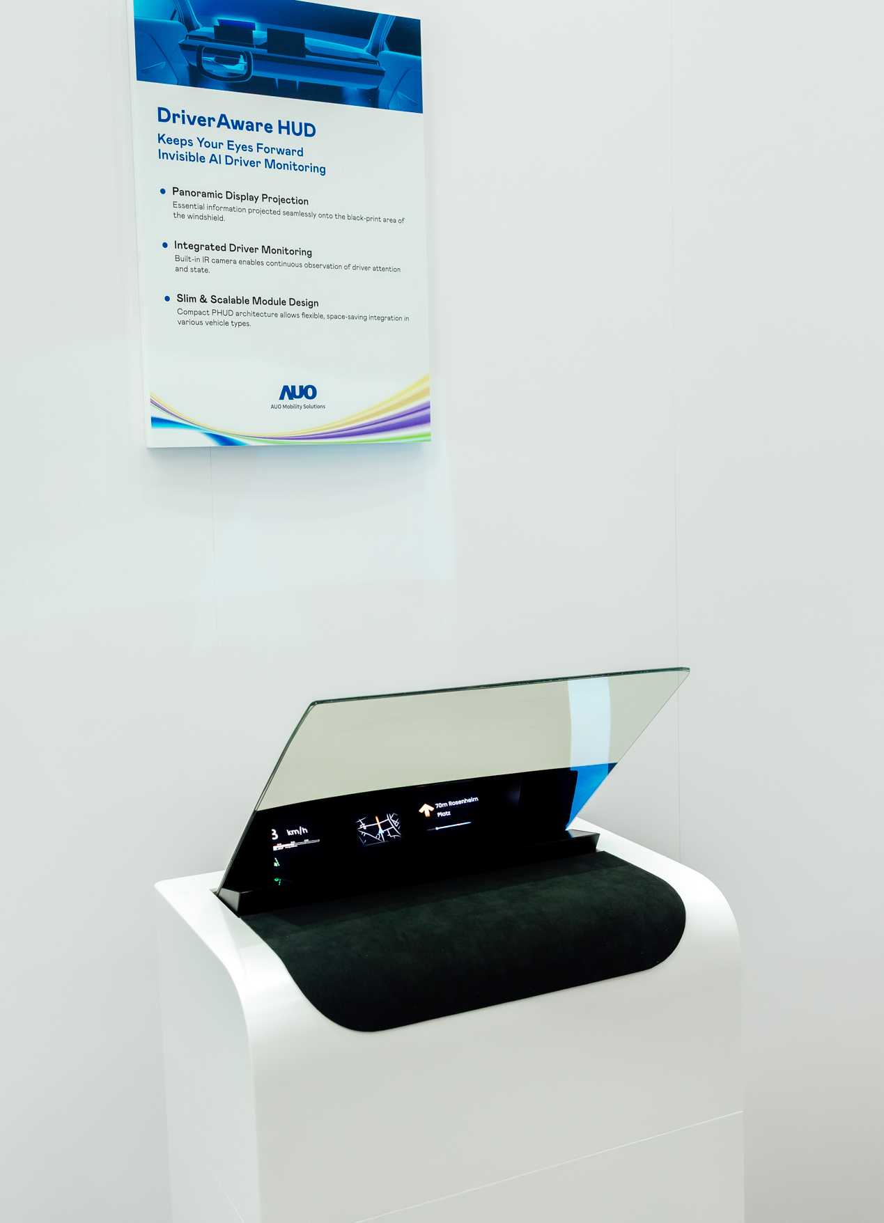 DriverAware HUD结合抬头显示器与隐藏式红外线摄影机，将车速、导航及警示讯息投影于挡风玻璃上，完美对齐驾驶目不离路的视线，同时，透过AI 监控驾驶注意力以提升安全性。